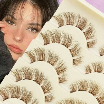  AYRMILLA5 纤细的棕色自然假睫毛，佩戴舒适，易于佩戴。棕色假睫毛颜色更接近真睫毛，是打造完美自然眼妆的时尚美妆利器。