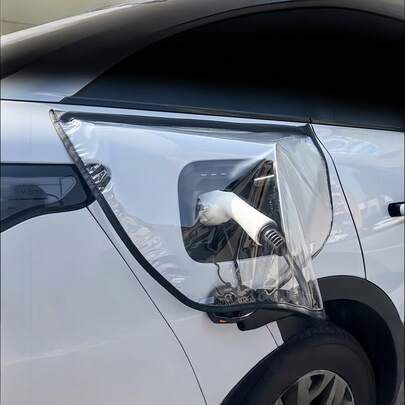 1/2 piezas Cubierta impermeable para pistola de carga de vehículo eléctrico, hecha de PVC, tela Oxford, etc. Algunos productos usan tira magnética + material de PVC, instalada mediante adhesión magnética, simple y conveniente. Otros productos usan tela Oxford resistente a la lluvia, que puede prevenir el 99% de la lluvia de entrar, y están equipados con tiras magnéticas de memoria que se pueden plegar fácilmente y se ajustan mejor al automóvil. Cubierta protectora resistente a la lluvia y al polvo, protector de puerto de carga, adecuado para varios modelos de pistola de carga, impermeable.