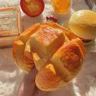 1个超大熔岩菠萝软萌玩具，PU材质，超柔软厚实的菠萝包，带有奶香味，青少年及成人减压捏捏乐玩具，家居装饰，派对装饰，桌面摆件，摄影道具，搞笑礼物，生日/节日礼物