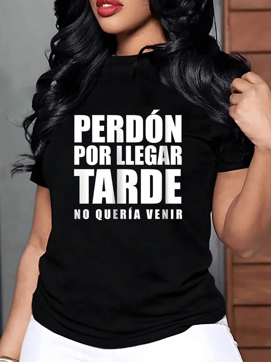 Frase humorística que expresa una disculpa irónica por llegar tarde mostrando una actitud divertida y segura perfecta para quienes disfrutan del sarcasmo camiseta de mujer casual 220g cómoda y moderna - Negro - Ver 1