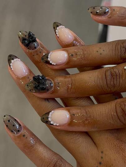 24PCS Short Almond Armor False Nail Manicure Black Polka Point French Black Bow Pointed Cute Alloy Acrylic Press On Nails Gel Nail Nail Supplies Art Nail Set (Attached: A Piece Of Jelly Gel And File) Suitable For Women Daily Dating Party