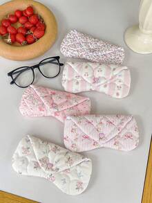 1pc Heart-Shaped Quilted Eyeglasses Case, Women's Glasses Bag, Eyeglasses Box, Eyeglasses Holder, Girls Eyewear Storage Box, Suitable For Travel, Vacation And School, Sunglasses Pouch, Multi-Function Storage Bag, Eyewear Organizer, Jewelry Pouch, Sunglasses Accessories, Designed In Korean INS Style, With Buckle Closure, Perfect For Protecting Sunglasses, Birthday Gift, Friend Gift, Bridesmaid Gift, Back To School Gift, Travel Essential, Dorm Essential - 條紋花 - 查看 2