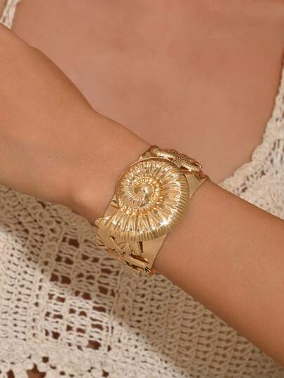 1件时尚、性感、优雅的波西米亚风海洋派对金色开口贝壳海星手链，专为性感女神设计，适合派对、舞会、节日、各种场合，也是一份贴心的礼物。