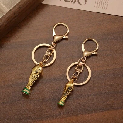 FIFA FIFA 1 pieza Llavero con colgante en forma de trofeo de fútbol del Mundial, hecho con un exquisito artesanía para crear una apariencia tridimensional y delicada, con una textura gruesa y duradera, alta restauración del diseño, ligero y no se desvanece fácilmente, se puede colgar en las llaves