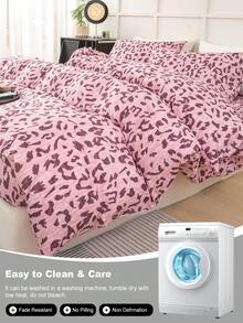 三件套豹纹印花被套，采用超柔软透气优质超细纤维面料，四季皆宜，可机洗，不易褪色，不起球，防缩水，抗皱，适合现代奢华风和简约风等多种风格，易于打理，适用于特大号/大号/标准双人床/单人床，是居家、宿舍、公寓、客房、度假租赁和送礼的理想之选。 - 彩色 - 查看 11