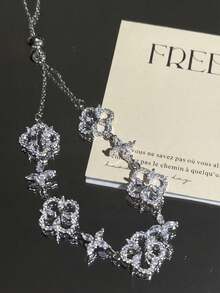 2件套奢华锆石四叶草手链套装，可调节尺寸，轻盈优雅，适合女士佩戴，可用于正式场合、约会、度假，是送给她的特别礼物（钻石数量随机） - 銀色 - 查看 3