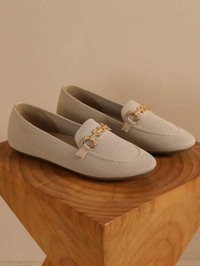 卡其色女士圆头经典纽扣平底鞋，柔软舒适，加厚足弓支撑鞋垫，春夏新款经典舒适度假/旅行玛丽珍鞋