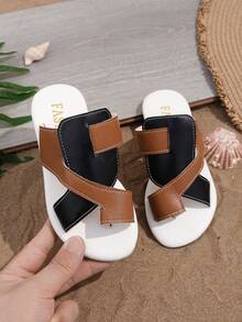 1 Pair White & Black Color Block Children's Beach Sandals, Soft & Comfortable PU Stitched Upper, Round Toe, Slip-On Design, Non-Slip Soft Sole, Fashionable & Cute Vacation Style Flat Slippers, Suitable For Boys & Girls Students Casual, Beach, Spring/Summer - Black - View 1