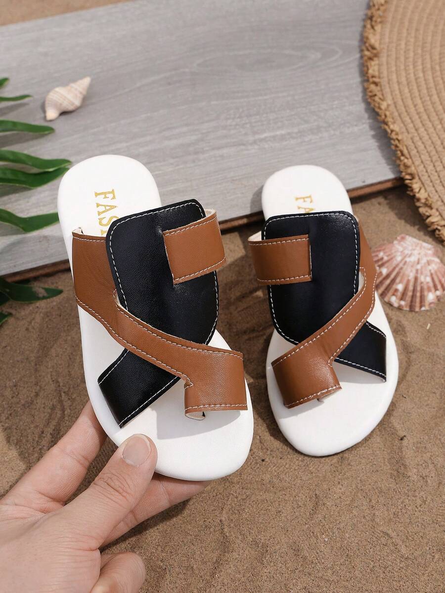 1 Pair White & Black Color Block Children's Beach Sandals, Soft & Comfortable PU Stitched Upper, Round Toe, Slip-On Design, Non-Slip Soft Sole, Fashionable & Cute Vacation Style Flat Slippers, Suitable For Boys & Girls Students Casual, Beach, Spring/Summer - Black - View 1