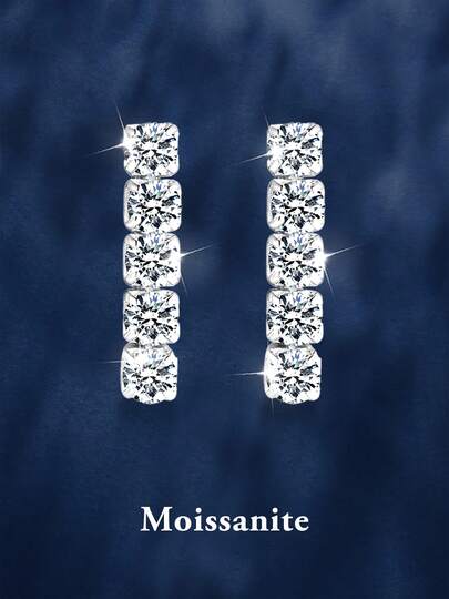 2只925银0.5克拉莫桑石耳钉，简约时尚，适合女性日常佩戴，母亲节、情人节礼物。