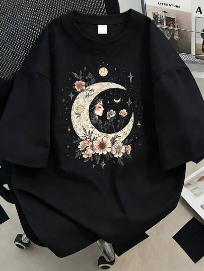 加大码黑色星空月亮女孩T恤，波西米亚风女巫花卉图案T恤，复古美学神秘星月T恤。星空月亮女孩T恤，女巫波西米亚风花卉图案T恤，星月图案，可作为送给女朋友、朋友、情人节、新年礼物。适合日常、外出、度假、海滩派对、音乐节、旅行、通勤穿着。休闲夏季款。
