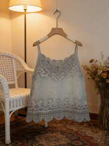 Camiseta de tirantes de mujer de verano con bordado de encaje calado y parches de unicolor en estilo vintage y casual - Gris - Ver 4