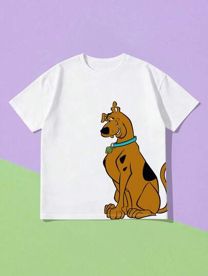 Whysmera SHEIN X SCOOBY-DOO 这款白色联名T恤融合了时尚与可爱元素，吸引了追求时尚可爱风格的消费者。