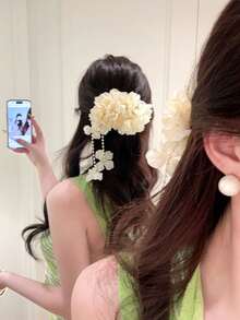 女士优雅甜美清新度假风珍珠流苏白花发夹，适合日常佩戴，居家、学校、海滩、办公室、派对、节日、生日、返校、新年、情人节、母亲节、圣诞节、婚礼、音乐节、毕业典礼、春夏等场合，爪夹式发夹 - 白色 - 查看 3