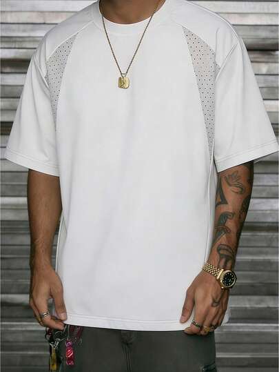 男士休闲时尚短袖T恤，透气舒适轻盈面料，适合夏季旅行和度假