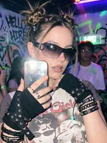 1 Pair Stylish Rope Criss-Rivet Fingerless Gloves, Punk Gothic Short Arm Warm Gloves, Outdoor Halloween Costume Accessory - Black 3 - View 3