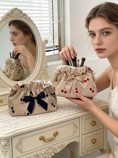 大容量旅行手提包 - 优雅千鸟格图案便携式化妆品收纳包，耐用涤纶材质，适合存放洗漱用品和日常必需品，时尚设计，适合日常使用和旅行，可用作化妆品旅行洗漱包、礼品收纳袋、带拉链隔层和指甲袋，也可作为室内装饰化妆包