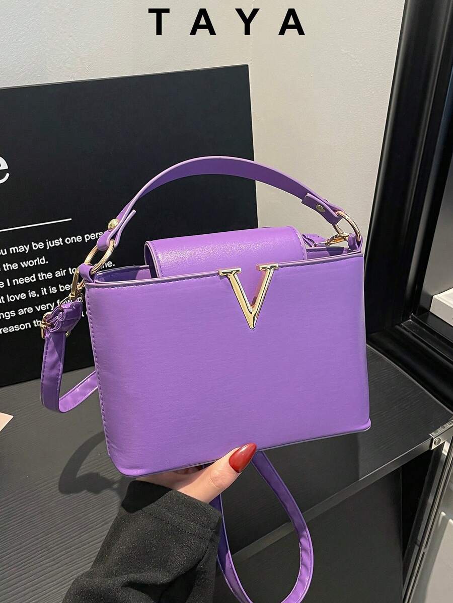 Sac à main multifonction à la mode en tissu PU imperméable avec décoration de serrure en métal minimaliste de couleur unie. Convient pour le shopping, les sacs fourre-tout, les jeunes femmes, les étudiantes, les débutants de carrière, les femmes de bureau. Idéal pour le bureau, l'école, le travail, les affaires, les déplacements, les activités de plein air, les voyages et la randonnée.