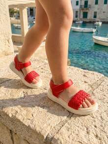 1 đôi dép xăng đan đế bằng mùa hè cho trẻ em, màu đỏ với thiết kế dệt, kiểu dáng tối giản, đa năng, khóa dán, mũi tròn hở, dép đi biển cho bé gái thích hợp cho kỳ nghỉ, tiệc bãi biển, phối đồ. - Đỏ - Xem 3