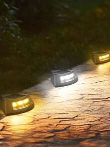 4件組太陽能戶外三角階梯燈 LED燈珠 IP44防水 適用於戶外樓梯、花園圍欄、露台甲板等 - Black - 查看 7