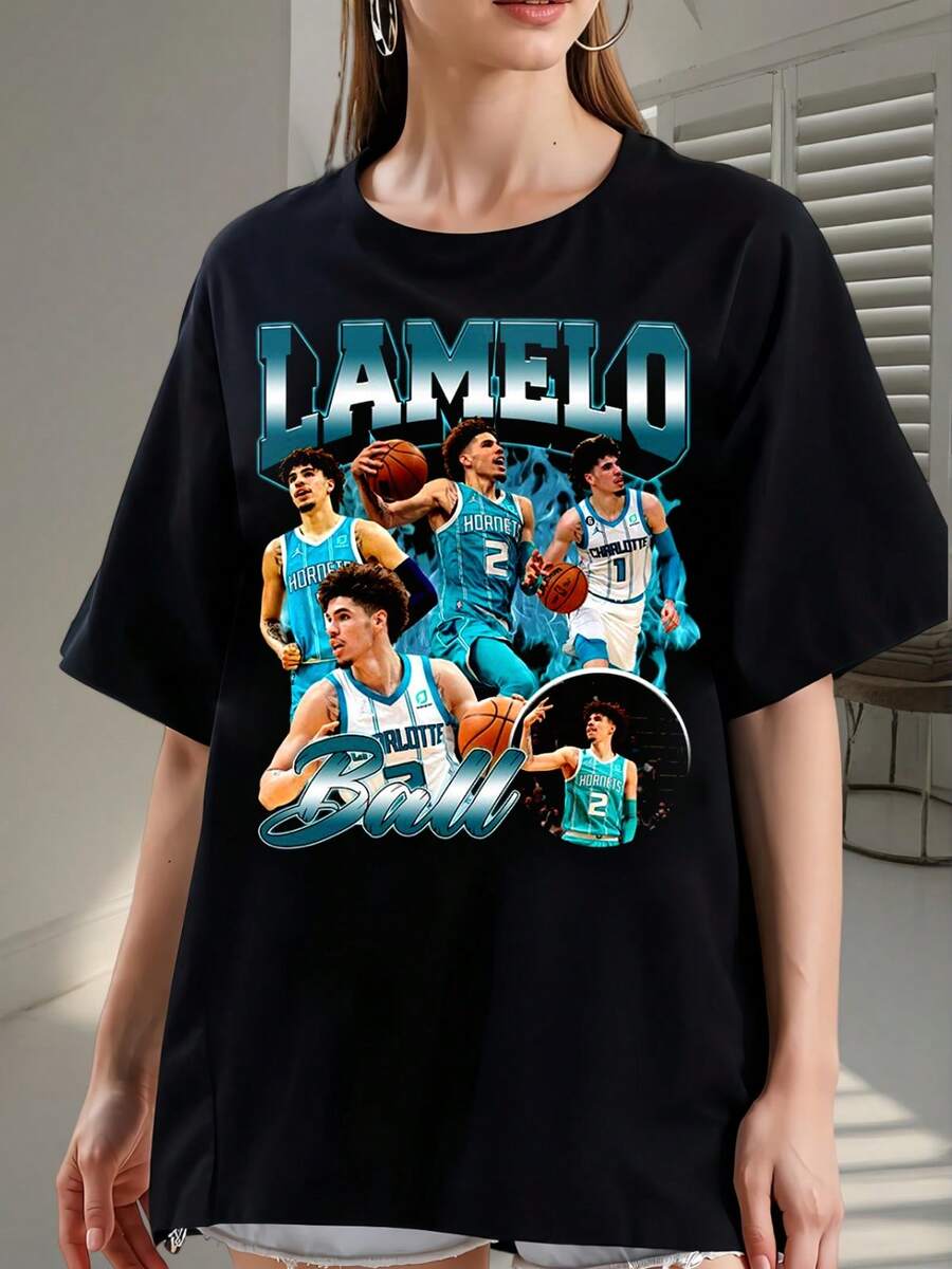 T-shirt LaMelo Ball stile vintage anni '90, regalo LaMelo Ball Basketball per uomo e donna, t-shirt unisex stampata 2068 - Realizzata in puro cotone, è morbida e traspirante, adatta sia per uomo che per donna. È una maglietta casual adatta a tutte le stagioni e un souvenir alla moda. È adatta per l'uso quotidiano, per gli appassionati di moda urbana e per gli amanti della musica. - nero - Visualizzare 1