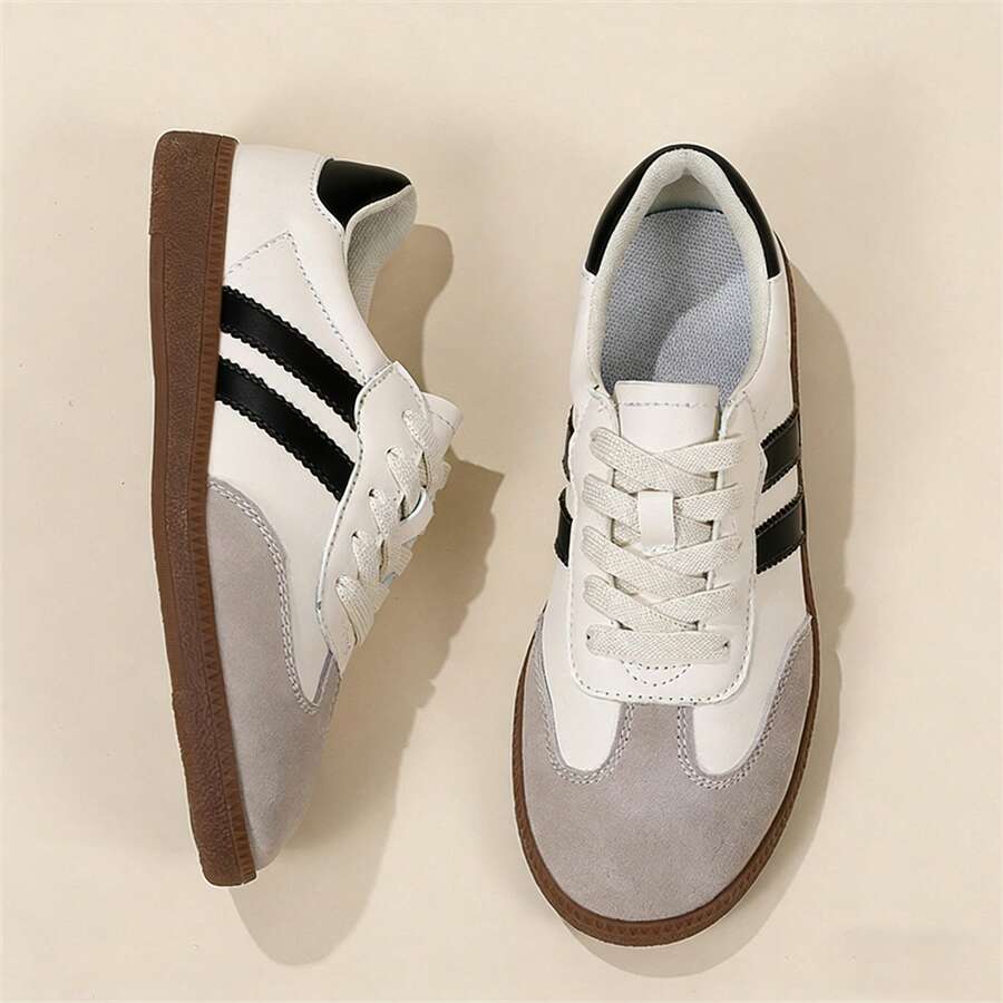 Girls And Boys Vintage German Style Trainers | White Soft Sole Sneakers For Abaya | Breathable & Comfortable Walking Shoes | Classic Retro Design For Everyday Wear - 白色 - 查看 1