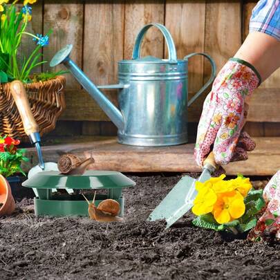 1 Set Plastic Slug & Snail Trap Catcher - Comes With 1 Pair 4-Claw Digging Soil Hole Gloves For Placing Traps, Effectively Protect Outdoor Garden Succulents And Flowers