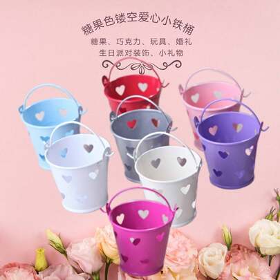 6个锡制空心心形迷你桶，可用于存放糖果、巧克力、玩具，也可用于花园、婚礼、生日派对装饰。
