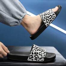 1双休闲唇形图案EVA拖鞋，男女通用沙滩凉鞋，厚底夏季拖鞋，度假休闲拖鞋 - 黑色 - 查看 4