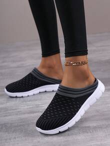 Sandal đế bằng kiểu dáng thường ngày dành cho nữ. - màu đen - Xem 2