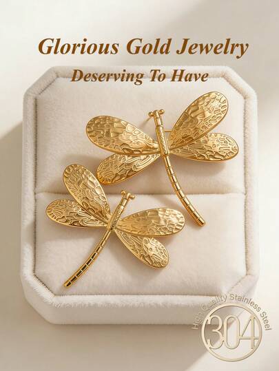 一对法式复古纹理蝴蝶女士耳环，18K镀金不锈钢耳环，波西米亚风夏季蝴蝶吊坠耳环，时尚海滩度假首饰，金色宣言低过敏性耳钉，优雅耳环，适合户外海滩度假休闲和日常休闲佩戴，是送给女士/女孩的最佳礼物。