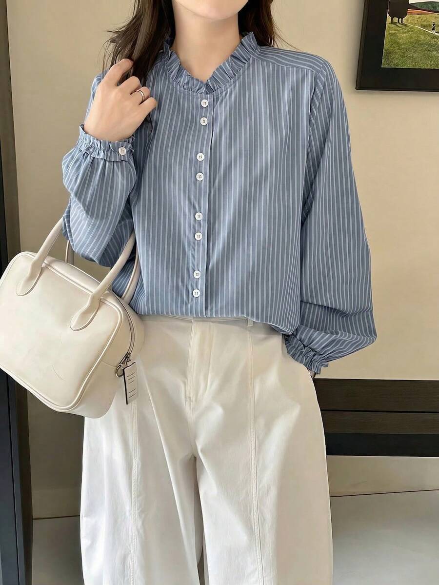 优雅女士梭织长袖衬衫，蓝色条纹，配时尚荷叶边领和前襟纽扣，春季款 - 藍白色 - 查看 1