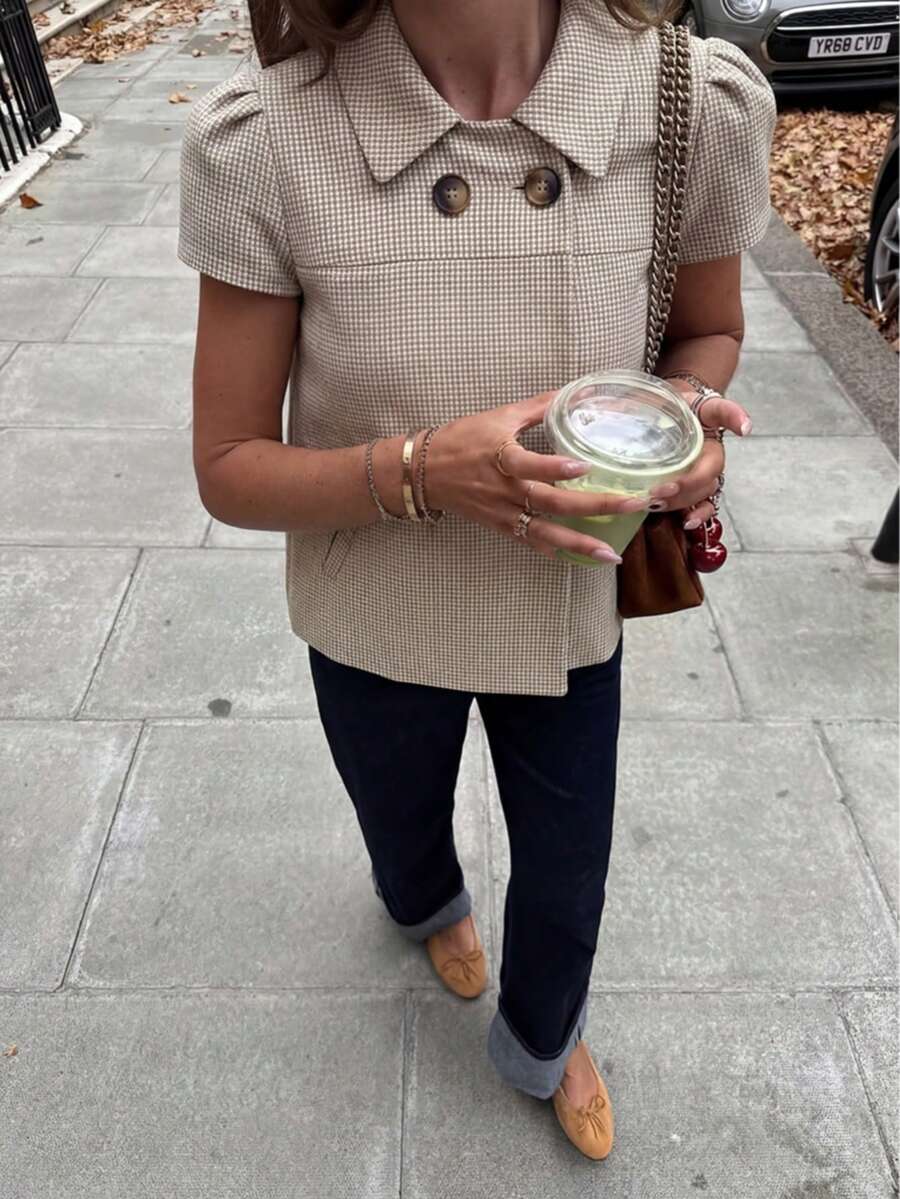 女款短袖領口襯衫,休閒格紋泡泡袖上衣,標準版型秋冬日常穿搭女式襯衫 - 杏色 - 查看 1