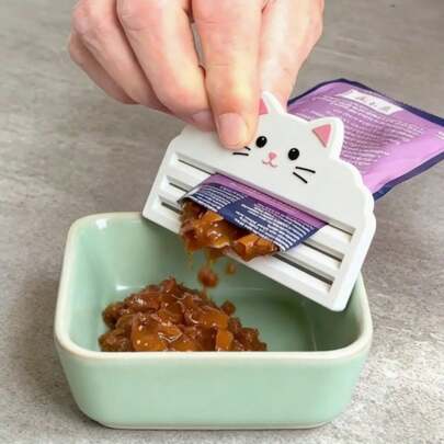 1PC Cat Food Squeezer - Efficiently Squeeze Food From Bags To Maximize The Remaining Amount And Ensure No Waste. Specifically Designed For Cat Owners Who Value Clean Feeding And Easy Operation. This Squeezer Is Suitable For Various Food Bags, Easy To Clean And Always Keeps Hygiene.