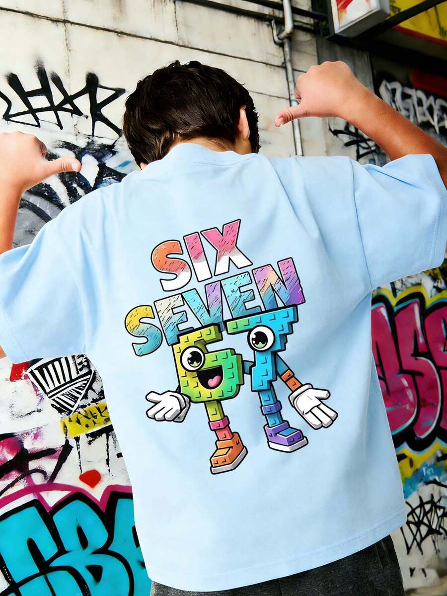 青少年男孩“SIX SEVEN-意大利脑腐烂”彩色数字67卡通印花T恤，适合日常穿着、街头风格、校园风，休闲百搭的夏季男童上衣 - 淺藍色 - 查看 1