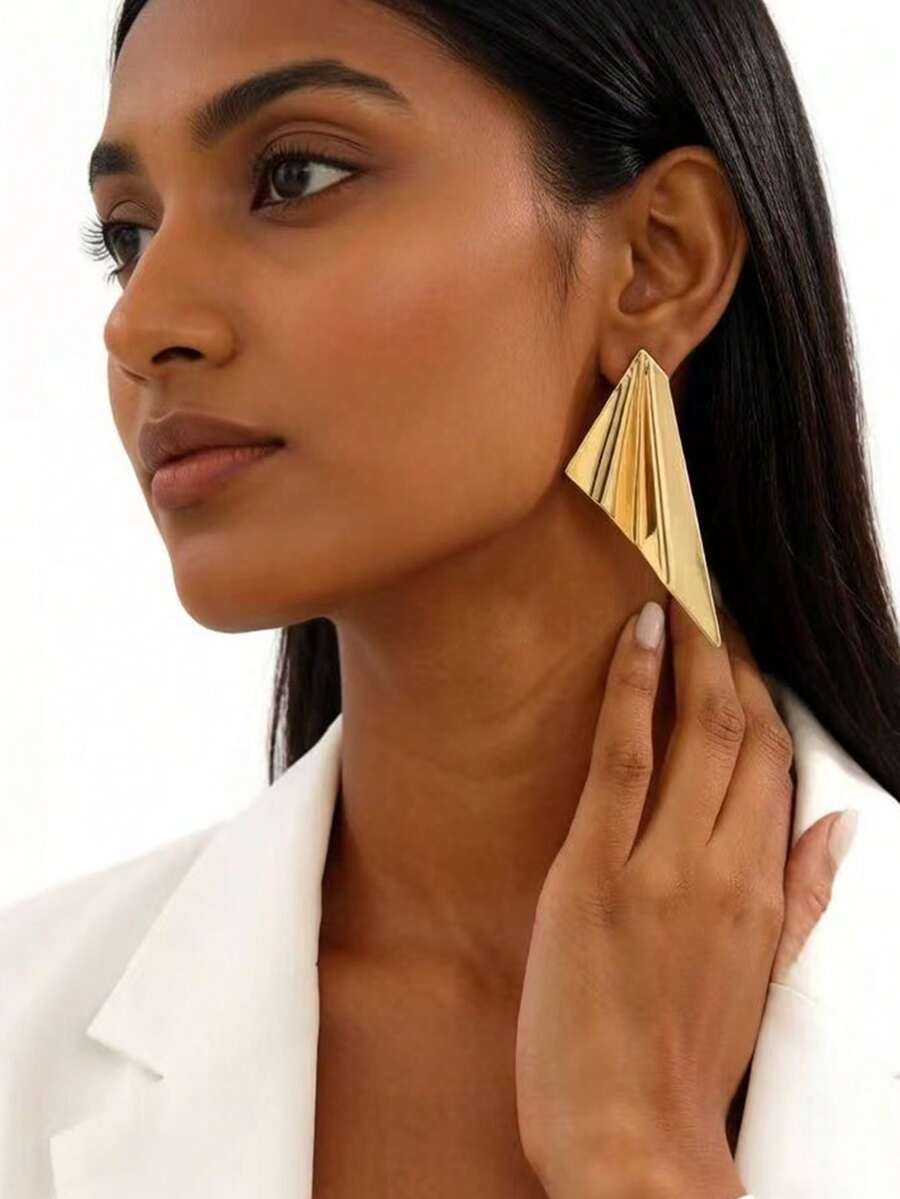 1 Pair European And American Exaggerated Creative Metal Leaf Geometric Asymmetrical Personalized Earrings, Fashionable Minimalist Style Earrings For Women - Gold - View 1