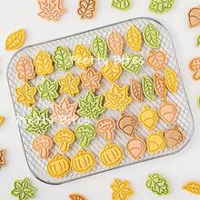 Autumn Cookie Embosser Mold Thanksgiving Day Biscuit Mold Pumpkin Mushroom Palm Fruit Maple Leaf Fondant Biscuit Cutter Mold - White - View 1