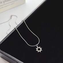 1件时尚简约百搭不锈钢蛇骨链太阳吊坠项链，适合日常佩戴 - 銀色 - 查看 3