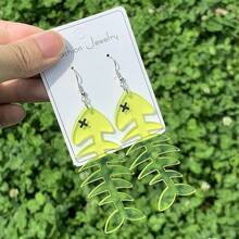 1对渐变鱼骨亚克力吊坠耳环，Y2K风格女士耳环，夏季海滩饰品 - 彩色 - 查看 4