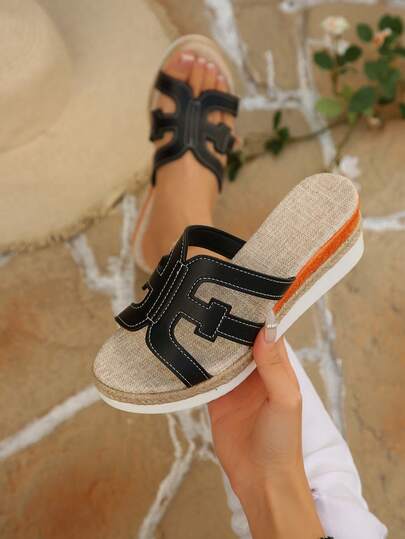 Fashionable Hollow-Out Wedge Women's Slippers, Black Versatile, Flattering Silhouette, Suitable For All Seasons