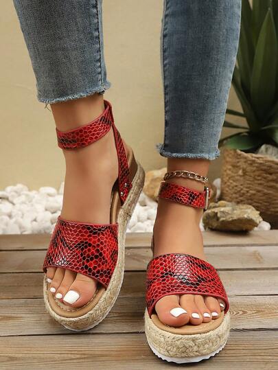 新款夏季坡跟荔枝纹厚底编织绳凉鞋，高跟，舒适百搭，适合日常穿着、通勤、度假，大码尺码，罗马风，厚底，露趾，踝带，休闲，草编，金属扣，简约，红色亮面荔枝纹经典坡跟凉鞋