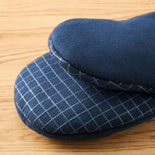 KitchenAid Gourmet Series Gridlines - Juego de 2 Manoplas para Horno Resistentes al Calor hasta 700 °F Agarre de Silicona Suave puño magnético Azul Tinta 5.5 x 9 Pulgadas - Tinta azul - Ver 3