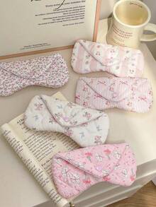1pc Heart-Shaped Quilted Eyeglasses Case, Women's Glasses Bag, Eyeglasses Box, Eyeglasses Holder, Girls Eyewear Storage Box, Suitable For Travel, Vacation And School, Sunglasses Pouch, Multi-Function Storage Bag, Eyewear Organizer, Jewelry Pouch, Sunglasses Accessories, Designed In Korean INS Style, With Buckle Closure, Perfect For Protecting Sunglasses, Birthday Gift, Friend Gift, Bridesmaid Gift, Back To School Gift, Travel Essential, Dorm Essential - 條紋花 - 查看 8