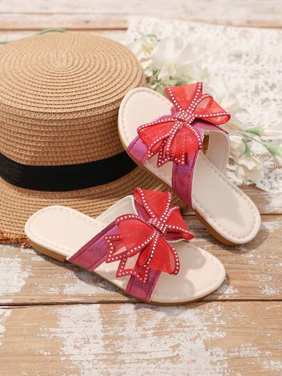 1双玫红色女童平底拖鞋，闪亮透明网眼水钻四叶草装饰，简约圆头露趾柔软防滑一脚蹬设计，波西米亚风可爱公主沙滩凉鞋，适合日常休闲、度假、节日、派对等场合，2026春夏款