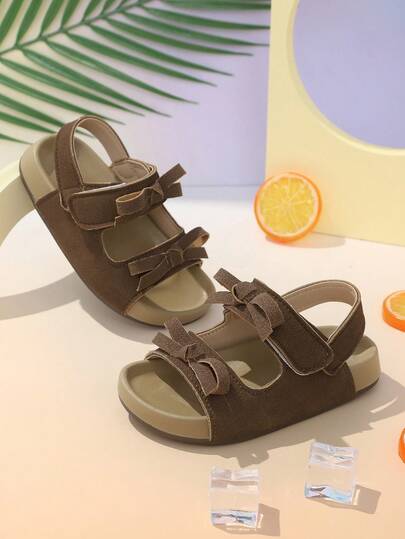 一双公主风女童中国节日PU魔术贴设计时尚经典欧式女童运动沙滩鞋，适合所有季节