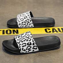 1双休闲唇形图案EVA拖鞋，男女通用沙滩凉鞋，厚底夏季拖鞋，度假休闲拖鞋 - 黑色 - 查看 3