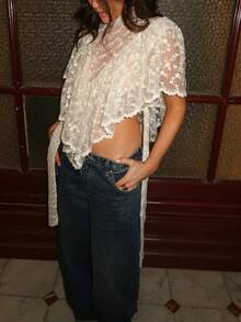 Women Boho Lace Tops Summer Mock Neck Batwing Sleeve Poncho Shirt Y2k Floral Embroidered Sheer Mesh Flowy Crop Top - trắng - Xem 3