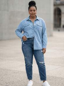 Women's Plus Size Denim Shirt With Long Sleeves And Pockets. A Versatile, Practical, Comfortable, High-Quality Shirt For Everyday Wear, Work, Or College. - 淺色水洗藍 - 查看 1