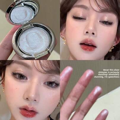 Pasta iluminadora que entrelaza luz y sombra con brillo resplandeciente, destellos nacarados y un iluminador de contorno 3D que realza el rostro.