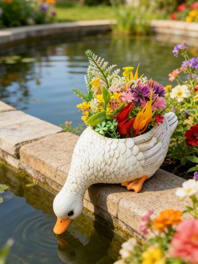 树脂鸭子花盆，可爱饮水鹅造型花盆，底部带排水孔，充满趣味的农舍花园装饰，适用于户外露台、阳台、草坪、庭院，非常适合种植多肉植物、香草、人造花卉，打造质朴乡村家居风格，耐候性强，室内/室外皆可使用。